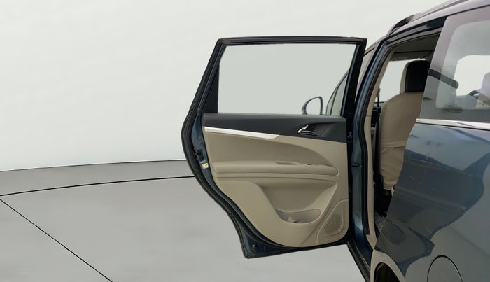 2018 Mahindra MARAZZO M6 8 STR, Diesel, Manual, 72,639 km, LHS Rear Door
