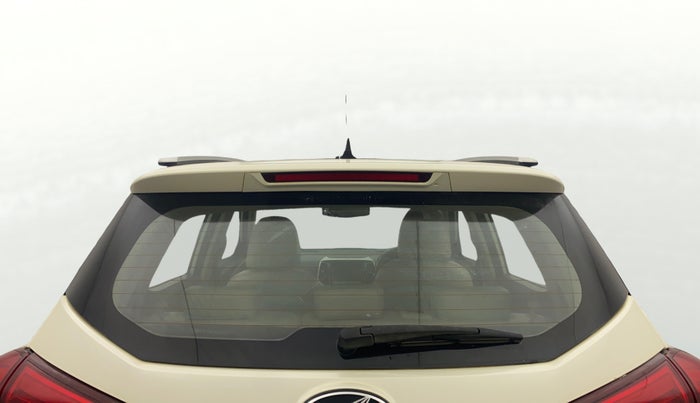 2019 Mahindra XUV300 W8 (O) 1.5 DIESEL AMT, Diesel, Automatic, 1,23,093 km, Rear Windshield