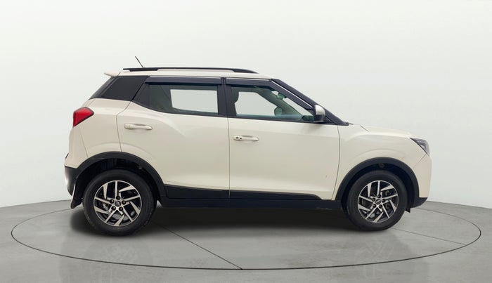 2022 Mahindra XUV300 W8 (O) 1.5 DIESEL, Diesel, Manual, 78,278 km, Right Side View