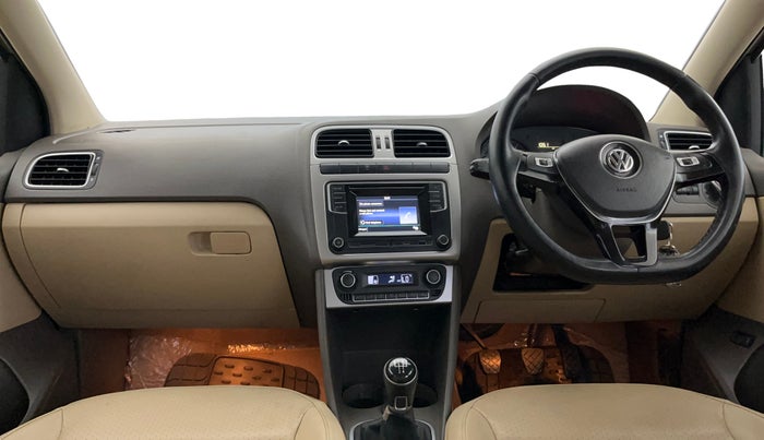 2016 Volkswagen Vento HIGHLINE 1.6 MPI, Petrol, Manual, 36,943 km, Dashboard