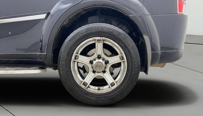 2015 Mahindra XUV500 W6, Diesel, Manual, 1,13,116 km, Left Rear Wheel