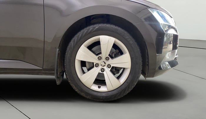 2017 Skoda Superb STYLE 1.8 TSI AT, Petrol, Automatic, 59,773 km, Right Front Wheel