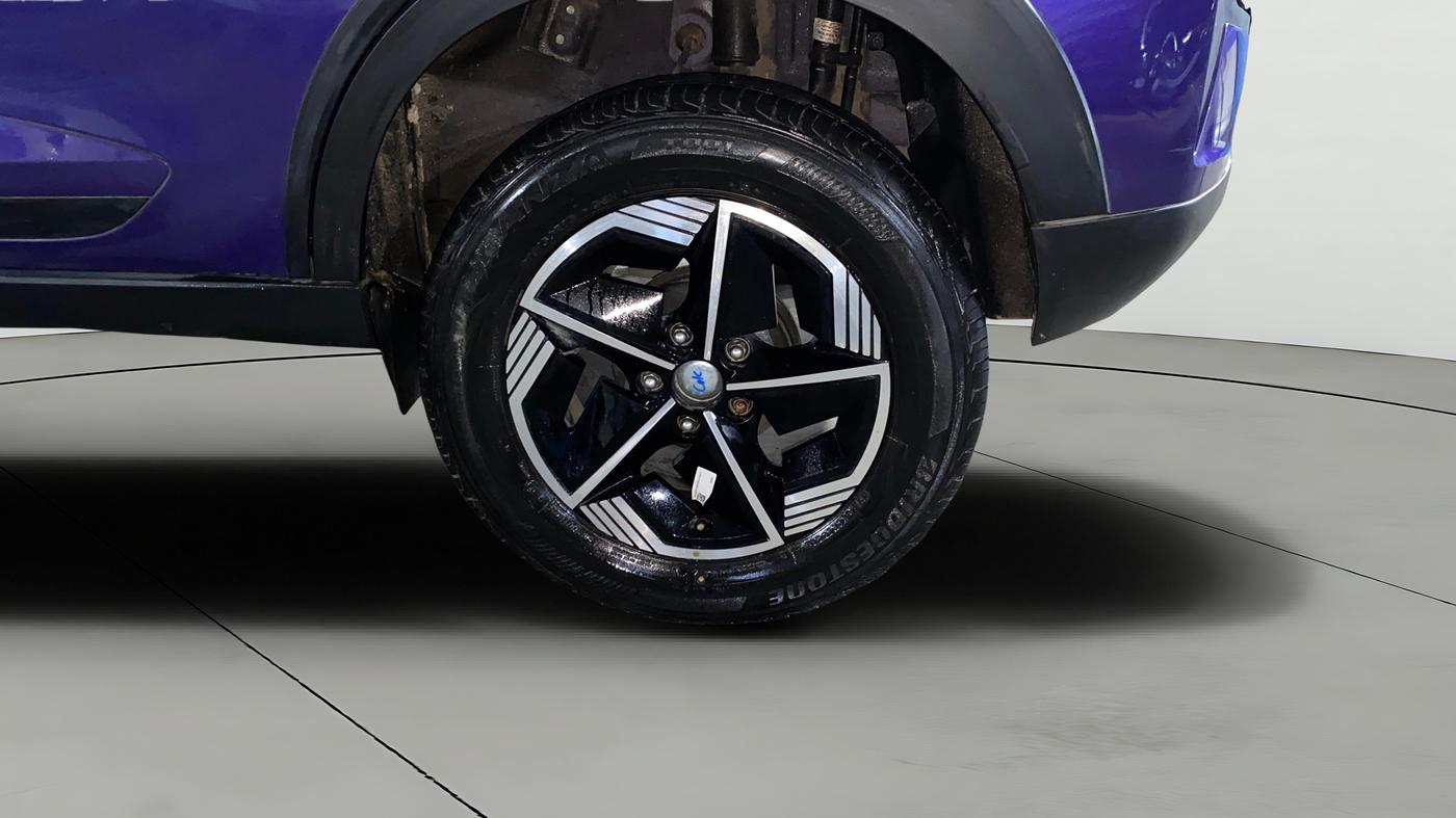 2024 Tata NEXON FEARLESS PURPLE + SUNROOF DCA DUAL TONE 1.2 PETROL, Petrol, Automatic, 14,133 km, Left Rear Wheel