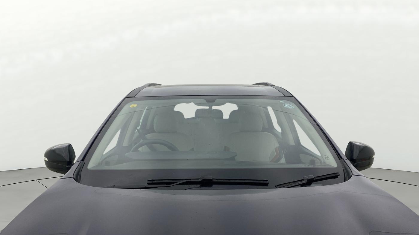2023 Mahindra XUV700 AX 5 P AT 5 STR, Petrol, Automatic, 12,399 km, Front Windshield