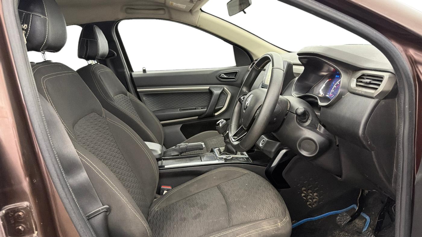 2022 Renault Kiger RXZ MT, Petrol, Manual, 23,371 km, Right Side Front Door Cabin