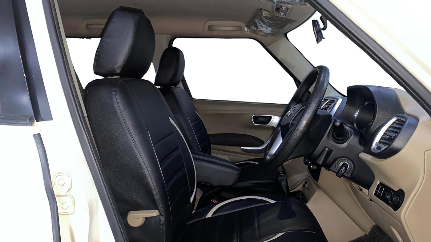 2015 Mahindra TUV300 T8, Diesel, Manual, 81,031 km, Right Side Front Door Cabin