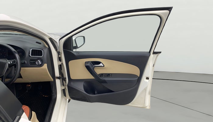 2016 Volkswagen Polo HIGHLINE1.2L, Petrol, Manual, 48,746 km, RHS Front Door