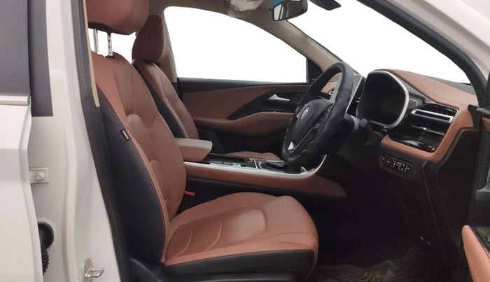 2023 MG HECTOR PLUS SHARP PRO 1.5 PETROL TURBO CVT 7 STR, Petrol, Automatic, 22,912 km, Right Side Front Door Cabin