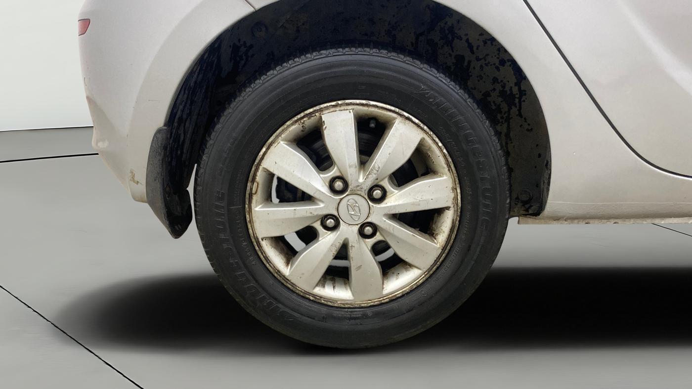 2012 Hyundai i20 SPORTZ 1.4 AT, Petrol, Automatic, 1,03,932 km, Right Rear Wheel