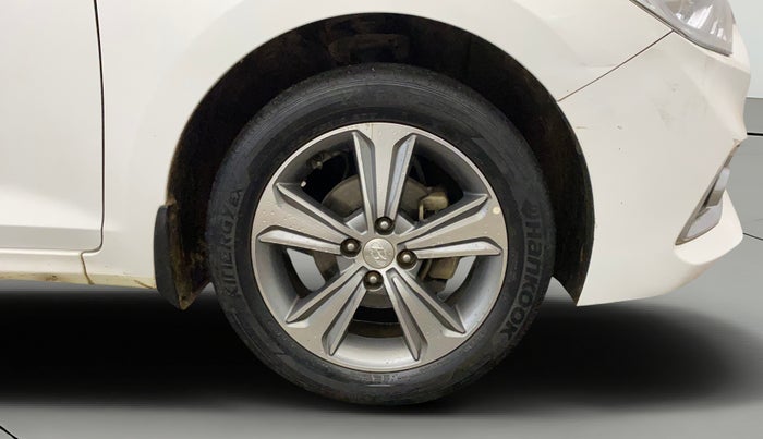 2019 Hyundai Verna 1.6 VTVT SX + AT, Petrol, Automatic, 40,204 km, Right Front Wheel