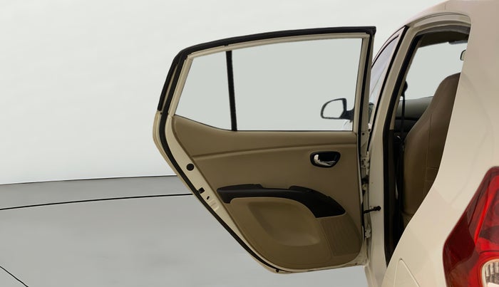 2013 Hyundai i10 MAGNA 1.1, Petrol, Manual, 1,04,127 km, LHS Rear Door