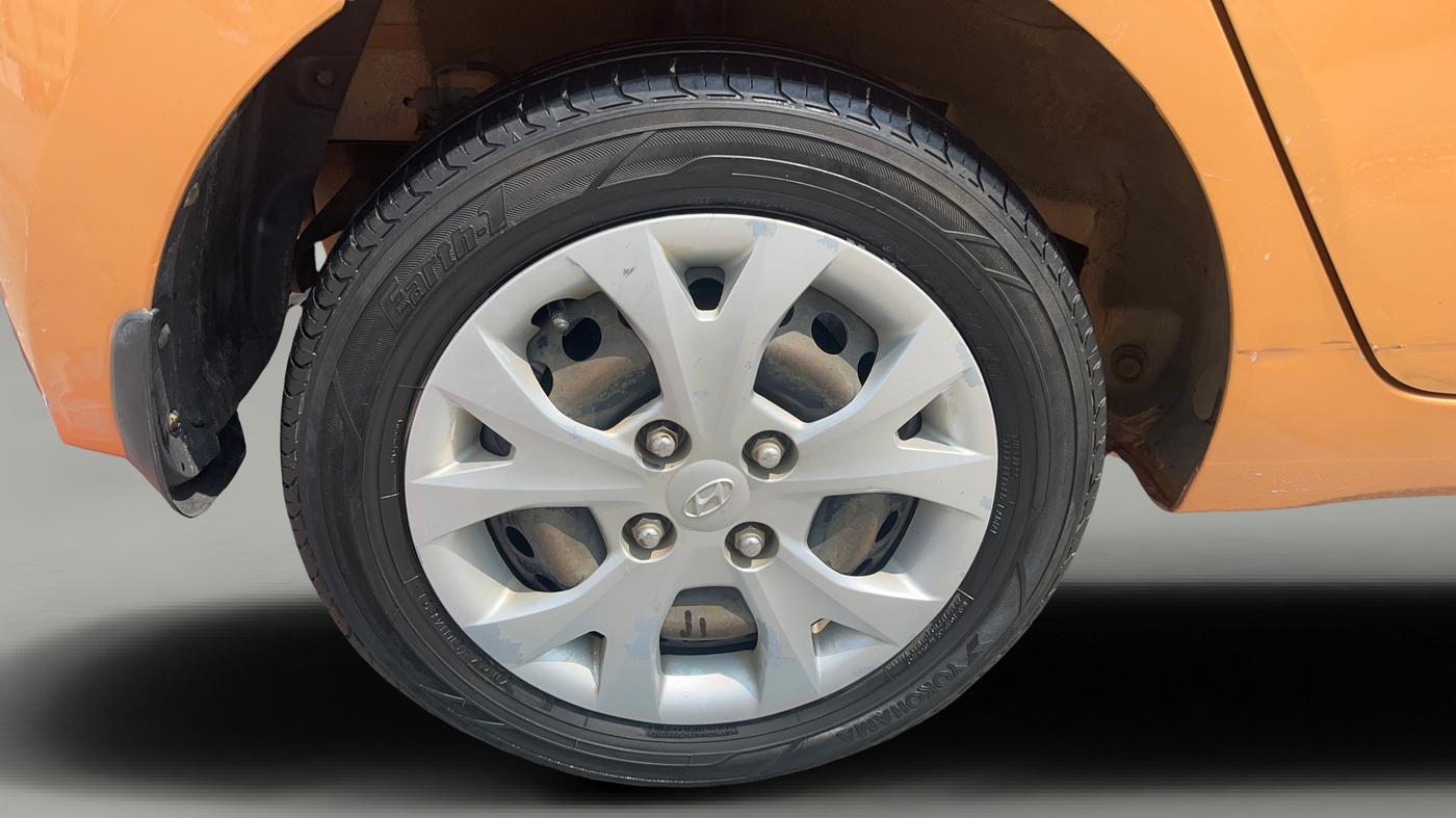 2016 Hyundai Grand i10 MAGNA AT 1.2 KAPPA VTVT, Petrol, Automatic, 89,252 km, Right Rear Wheel