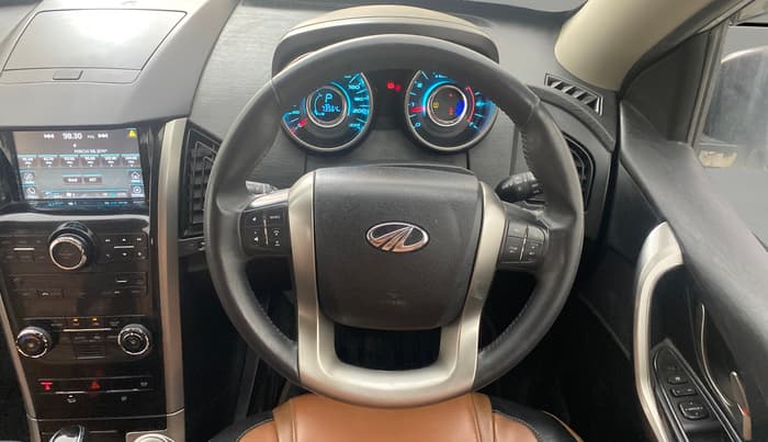 2018 Mahindra XUV500 W9 AT, Diesel, Automatic, 73,529 km, Steering Wheel Close Up