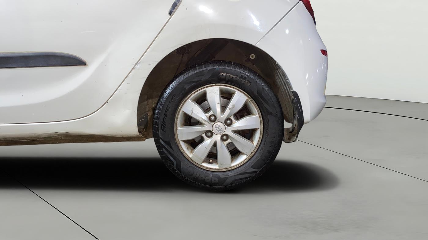 2013 Hyundai i20 ASTA 1.4 CRDI, Diesel, Manual, 1,10,731 km, Left Rear Wheel