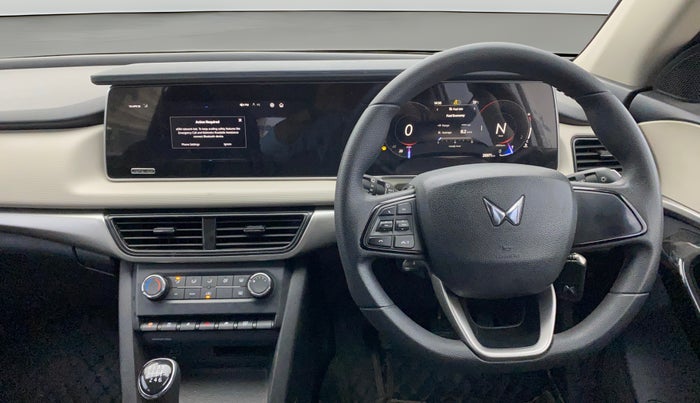 2023 Mahindra XUV700 AX 5 P MT 5 STR, Petrol, Manual, 26,910 km, Steering Wheel Close Up