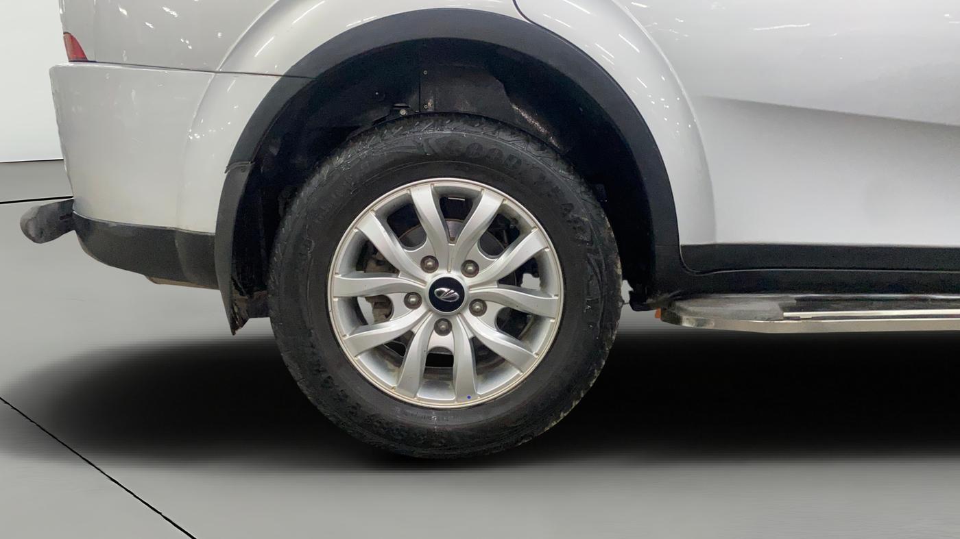 2018 Mahindra XUV500 W9 AT, Diesel, Automatic, 88,814 km, Right Rear Wheel