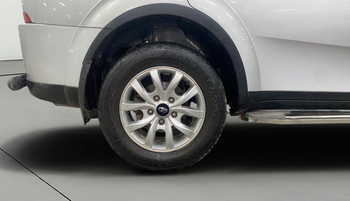 2018 Mahindra XUV500 W9 AT, Diesel, Automatic, 88,814 km, Right Rear Wheel