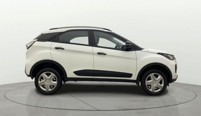 2022 Tata NEXON XM SUNROOF PETROL, Petrol, Manual, 20,133 km, Right Side View