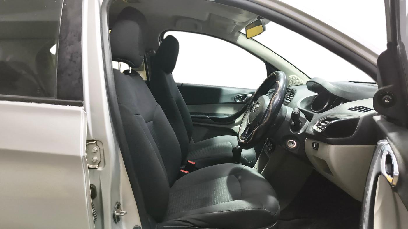 2018 Tata Tiago XZ PETROL, CNG, Manual, 1,26,094 km, Right Side Front Door Cabin