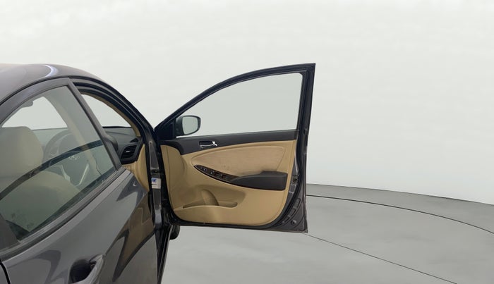 2013 Hyundai Verna FLUIDIC 1.6 VTVT SX, Petrol, Manual, 1,35,690 km, RHS Front Door