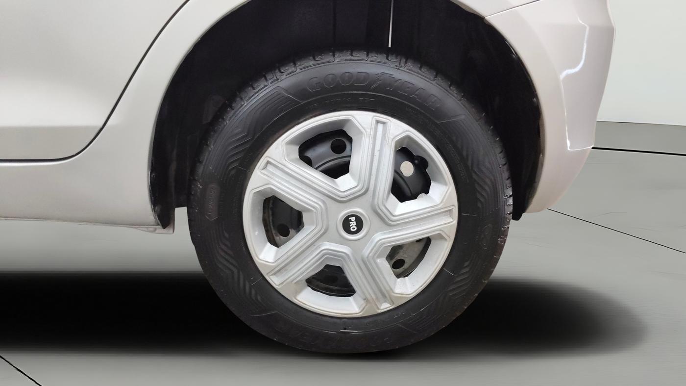 2013 Maruti Swift VXI, Petrol, Manual, 21,231 km, Left Rear Wheel