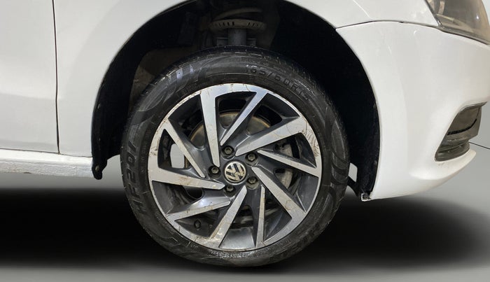 2018 Volkswagen Polo COMFORTLINE 1.0L MPI, Petrol, Manual, 60,082 km, Right Front Wheel