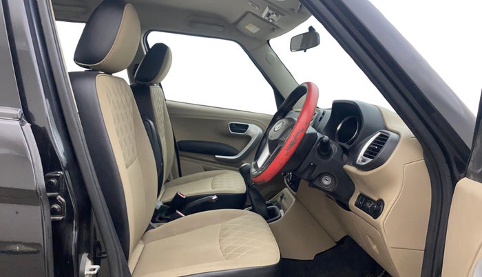 2018 Mahindra TUV300 T10, Diesel, Manual, 80,124 km, Right Side Front Door Cabin