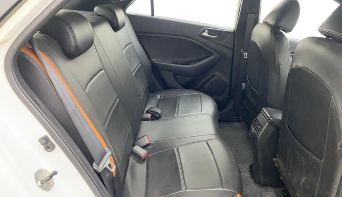 2019 Hyundai Elite i20 SPORTZ PLUS 1.2 DUAL TONE, Petrol, Manual, 1,07,519 km, Right Side Rear Door Cabin