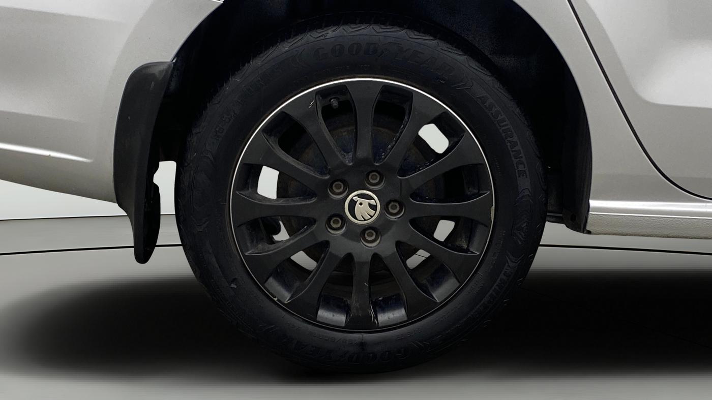 2015 Skoda Rapid 1.5 TDI CR ELEGANCE AT, Diesel, Automatic, 53,592 km, Right Rear Wheel