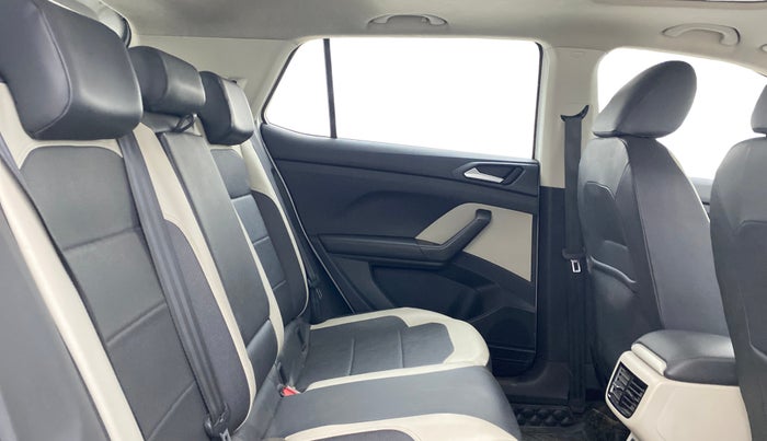 2022 Volkswagen TAIGUN TOPLINE 1.0 TSI MT, Petrol, Manual, 1,36,897 km, Right Side Rear Door Cabin