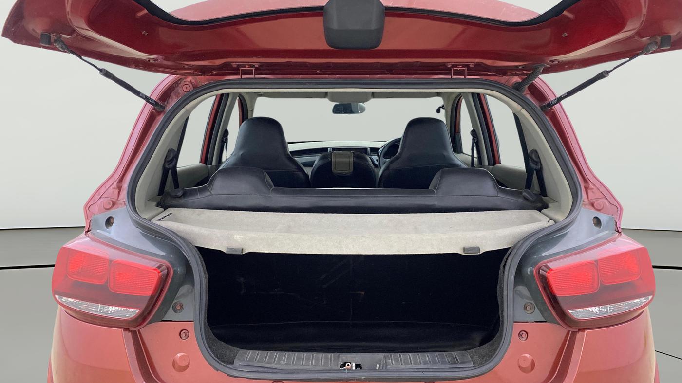 2017 Mahindra Kuv100 K4 6 STR, Petrol, Manual, 17,283 km, Boot Open Zoomed View