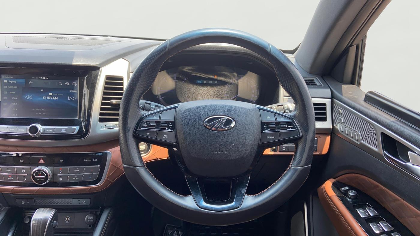 2019 Mahindra ALTURAS G4 4WD AT, Diesel, Automatic, 1,43,089 km, Steering Wheel Close Up