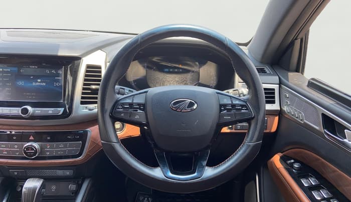 2019 Mahindra ALTURAS G4 4WD AT, Diesel, Automatic, 1,43,089 km, Steering Wheel Close Up