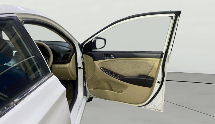 2014 Hyundai Verna FLUIDIC 1.6 CRDI SX, Diesel, Manual, 1,11,484 km, RHS Front Door