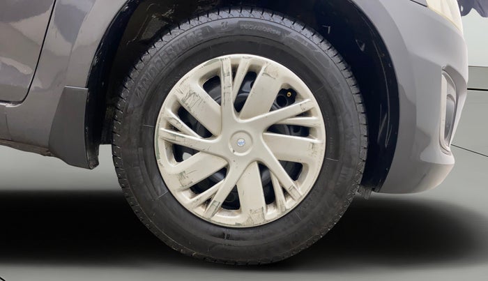 2015 Maruti Swift VDI, Diesel, Manual, 1,49,705 km, Right Front Wheel