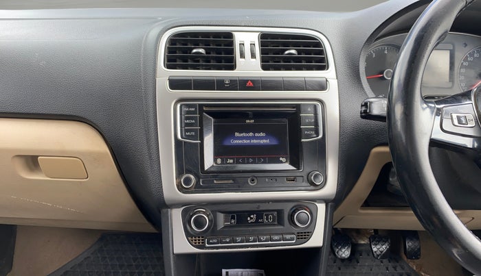 2016 Volkswagen Polo HIGHLINE1.2L, CNG, Manual, 1,24,595 km, Air Conditioner