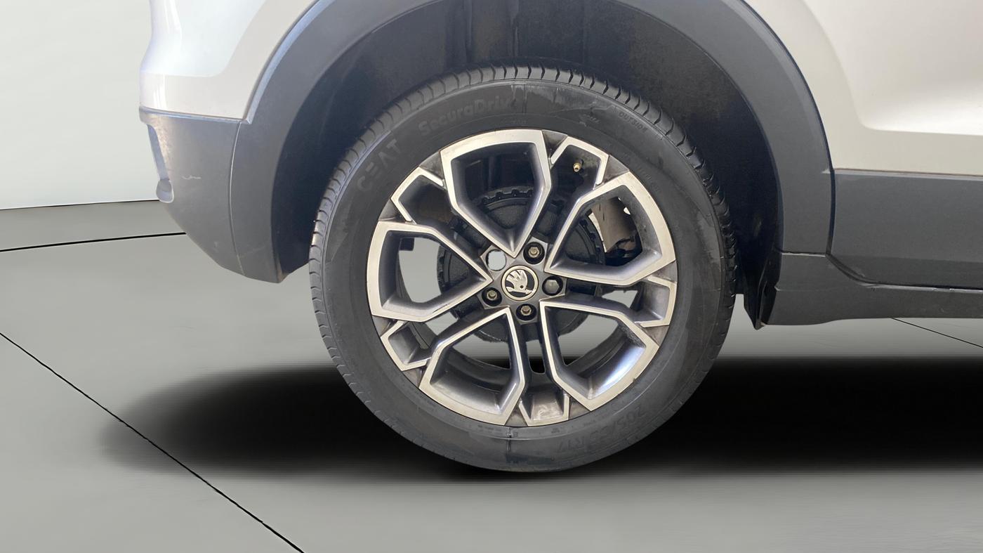 2023 Skoda KUSHAQ STYLE 1.0L TSI AT (6 AIRBAGS), Petrol, Automatic, 30,962 km, Right Rear Wheel