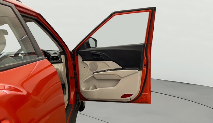 2019 Mahindra XUV300 W6 1.2 PETROL, Petrol, Manual, 86,895 km, RHS Front Door