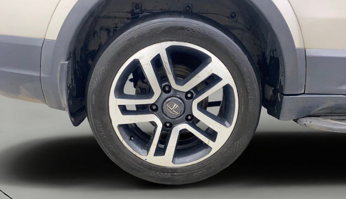 2017 Tata Hexa XTA 4X2 6 STR, Diesel, Automatic, 95,880 km, Right Rear Wheel