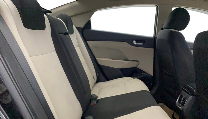 2018 Hyundai Verna 1.6 VTVT SX, Petrol, Manual, 84,701 km, Right Side Rear Door Cabin