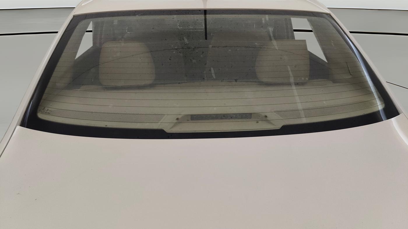 2017 Skoda Rapid AMBITION 1.6 MPI MT, Petrol, Manual, 43,118 km, Rear Windshield