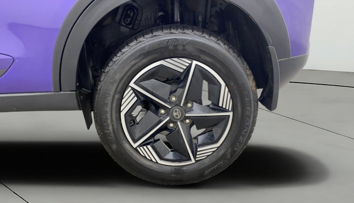 2023 Tata NEXON FEARLESS PURPLE + SUNROOF DUAL TONE 1.2 PETROL, Petrol, Manual, 27,101 km, Left Rear Wheel