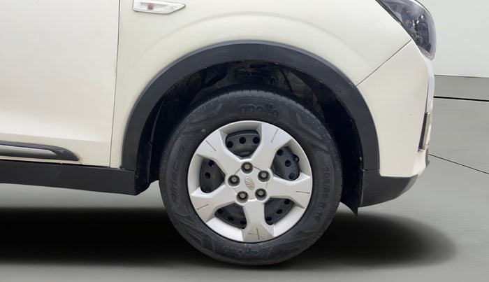 2022 Mahindra XUV300 W6 1.2 PETROL AMT, Petrol, Automatic, 18,956 km, Right Front Wheel