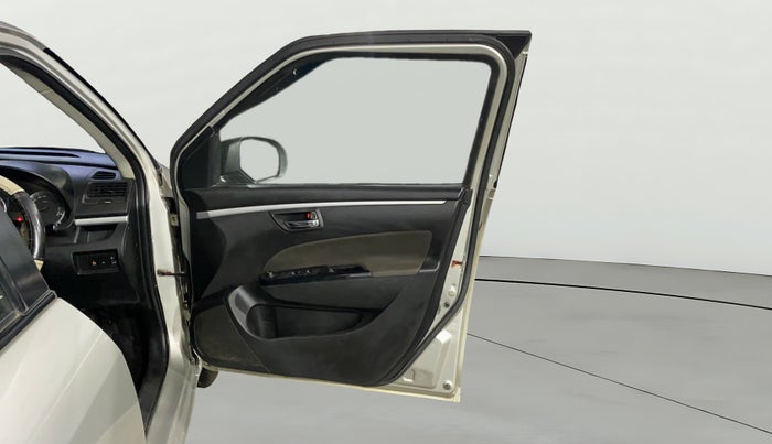 2013 Maruti Swift VXI, Petrol, Manual, 1,06,648 km, RHS Front Door