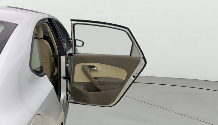 2015 Skoda Rapid AMBITION 1.6 MPI MT, Petrol, Manual, 1,43,066 km, RHS Rear Door