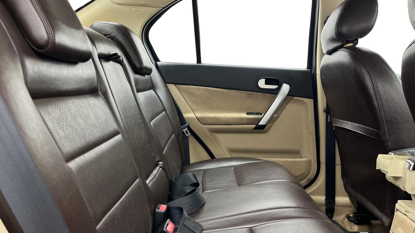 2014 Ford Classic 1.6 DURATEC TITANIUM, Petrol, Manual, 1,08,292 km, Right Side Rear Door Cabin