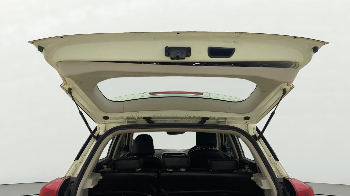 2022 Mahindra XUV300 W8 (O) 1.5 DIESEL AMT, Diesel, Automatic, 86,532 km, Boot Open Zoomed View