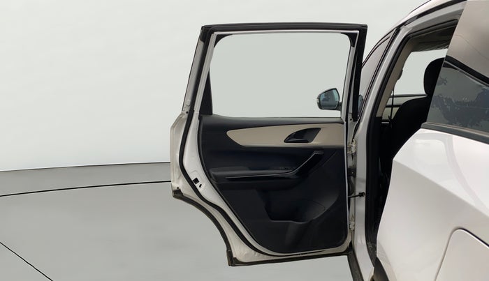 2023 Mahindra XUV700 AX 5 P MT 5 STR, Petrol, Manual, 26,910 km, LHS Rear Door