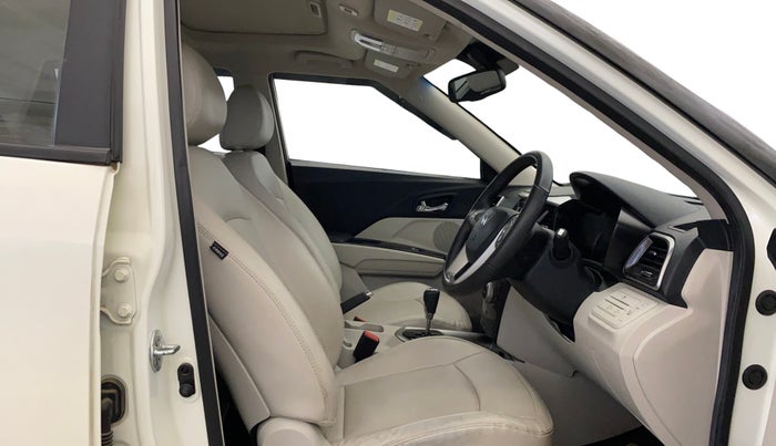 2022 Mahindra XUV300 W8 (O) 1.2 PETROL AMT, Petrol, Automatic, 39,378 km, Right Side Front Door Cabin