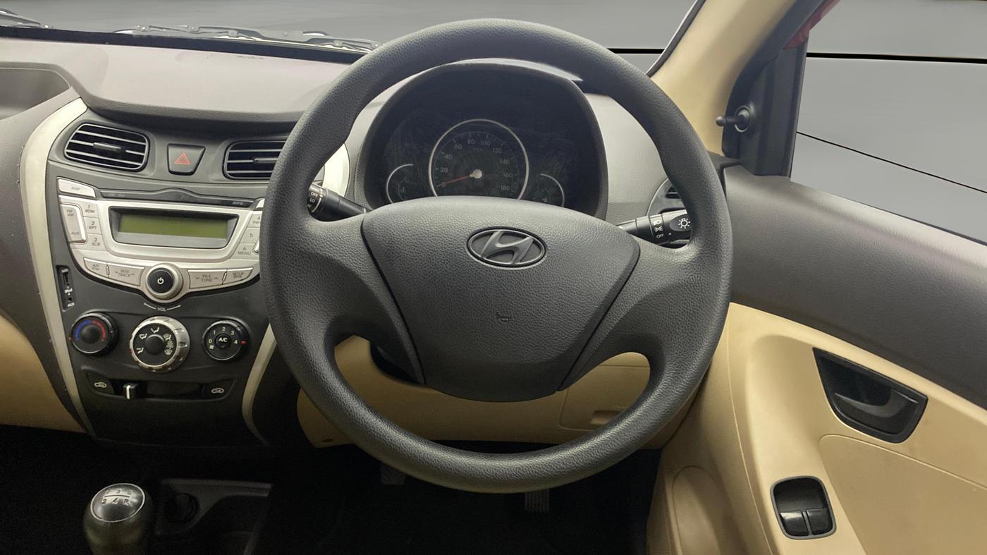2018 Hyundai Eon MAGNA +, Petrol, Manual, 53,017 km, Steering Wheel Close Up
